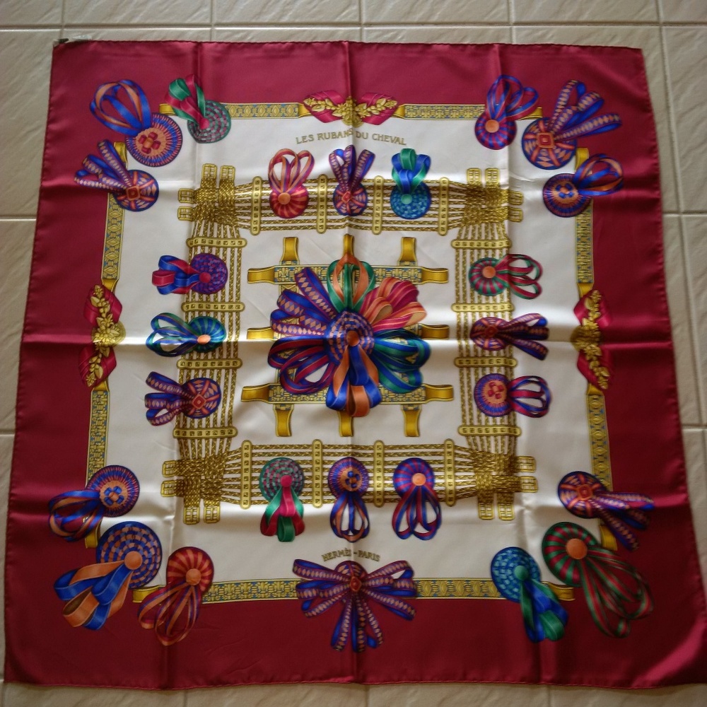 HERMÈS "Les Rubans Du Cheval" SILK SCARF